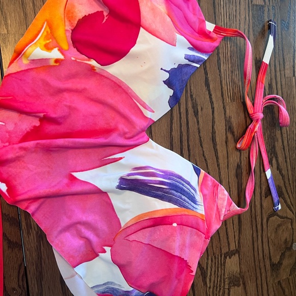 Bikini - NWT Bottom XXL. Top worn once- Large. - Picture 2 of 4